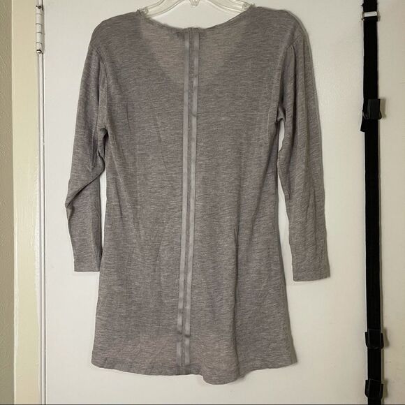 Alice And Olivia Base Tan V Neck Long Sleeve Shirt - Picture 4 of 5